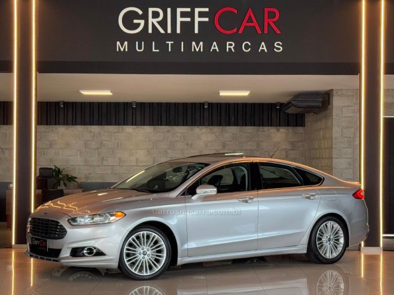 FORD FUSION 2.0 TITANIUM GTDI ECOBOOST FWD 2013/2014 GRIFFCAR MULTIMARCAS DOIS IRMÃOS / Carros no Vale