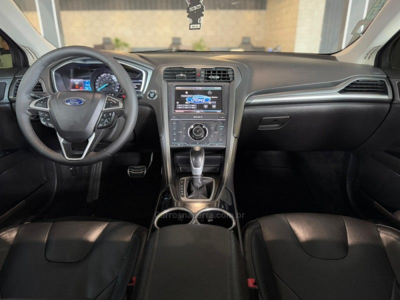 FORD FUSION 2.0 TITANIUM GTDI ECOBOOST FWD 2013/2014 GRIFFCAR MULTIMARCAS DOIS IRMÃOS / Carros no Vale
