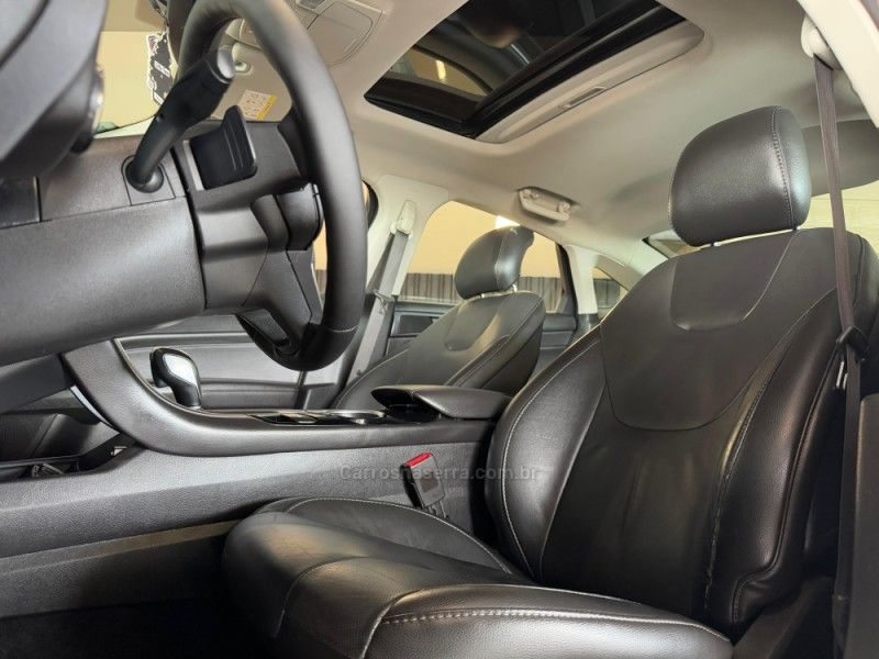 FORD FUSION 2.0 TITANIUM GTDI ECOBOOST FWD 2013/2014 GRIFFCAR MULTIMARCAS DOIS IRMÃOS / Carros no Vale