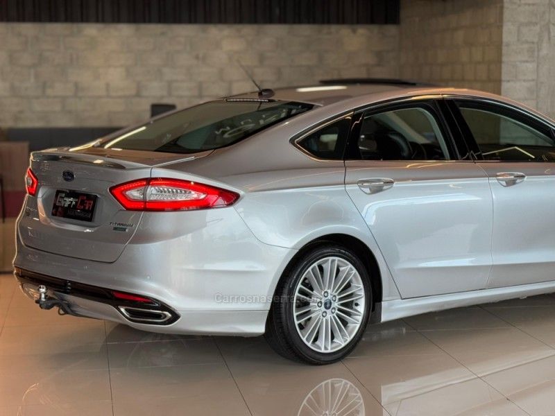 FORD FUSION 2.0 TITANIUM GTDI ECOBOOST FWD 2013/2014 GRIFFCAR MULTIMARCAS DOIS IRMÃOS / Carros no Vale