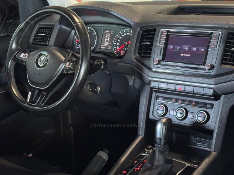 VOLKSWAGEN AMAROK 2.0 4X4 TDI COMFORTILINE CD 2018/2019 GRIFFCAR MULTIMARCAS DOIS IRMÃOS / Carros no Vale