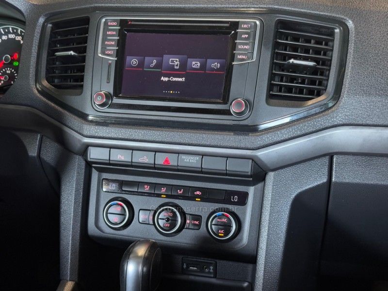VOLKSWAGEN AMAROK 2.0 4X4 TDI COMFORTILINE CD 2018/2019 GRIFFCAR MULTIMARCAS DOIS IRMÃOS / Carros no Vale