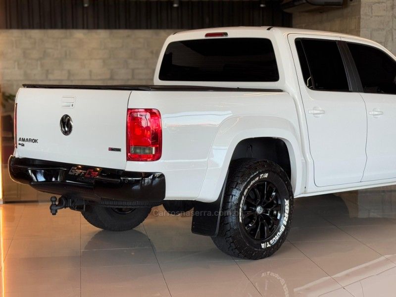 VOLKSWAGEN AMAROK 2.0 4X4 TDI COMFORTILINE CD 2018/2019 GRIFFCAR MULTIMARCAS DOIS IRMÃOS / Carros no Vale