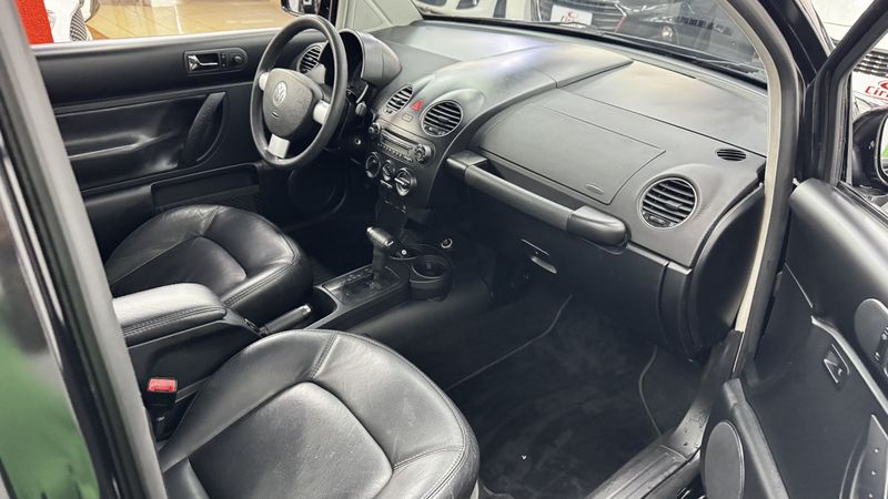 VOLKSWAGEN New Beetle 2.0 Mi Mec./. 2008/2009 CIRNE AUTOMÓVEIS SANTA MARIA / Carros no Vale
