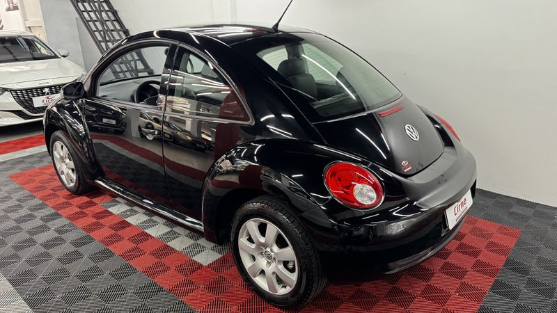 VOLKSWAGEN New Beetle 2.0 Mi Mec./. 2008/2009 CIRNE AUTOMÓVEIS SANTA MARIA / Carros no Vale