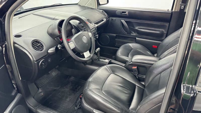VOLKSWAGEN New Beetle 2.0 Mi Mec./. 2008/2009 CIRNE AUTOMÓVEIS SANTA MARIA / Carros no Vale
