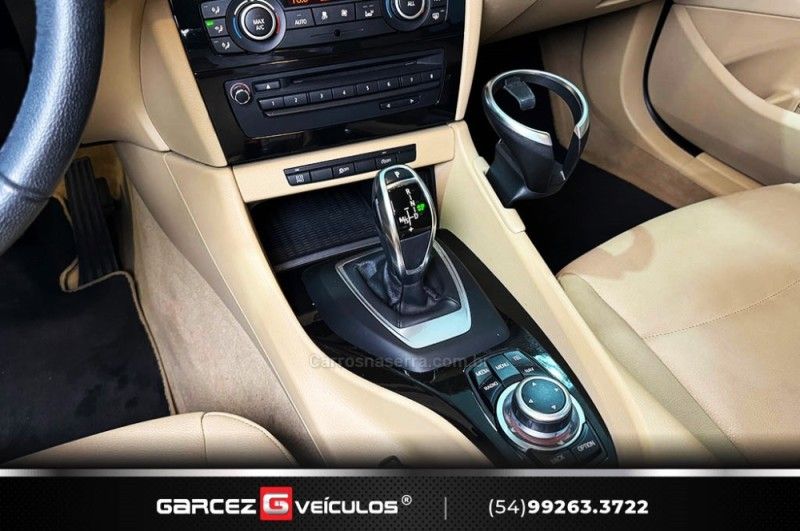 BMW X1 2.0 16V TURBO SDRIVE20I SPORT 2013/2014 GARCEZ VEÍCULOS BENTO GONÇALVES / Carros no Vale