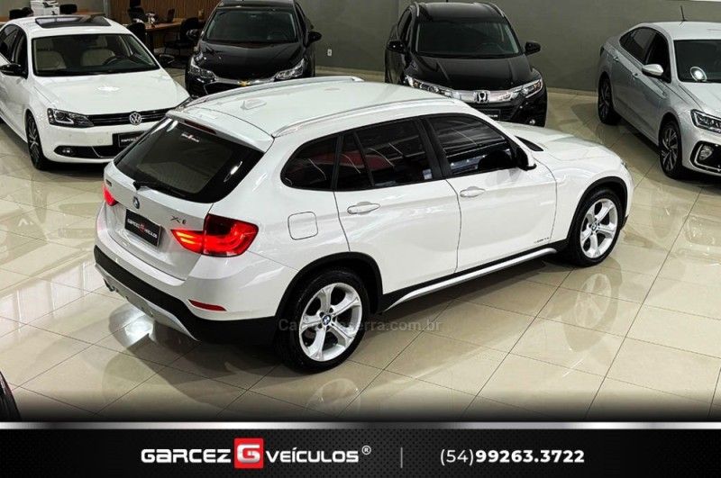 BMW X1 2.0 16V TURBO SDRIVE20I SPORT 2013/2014 GARCEZ VEÍCULOS BENTO GONÇALVES / Carros no Vale