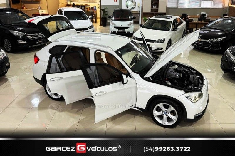 BMW X1 2.0 16V TURBO SDRIVE20I SPORT 2013/2014 GARCEZ VEÍCULOS BENTO GONÇALVES / Carros no Vale