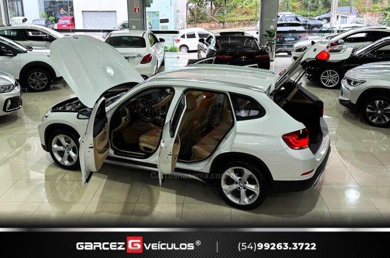 BMW X1 2.0 16V TURBO SDRIVE20I SPORT 2013/2014 GARCEZ VEÍCULOS BENTO GONÇALVES / Carros no Vale