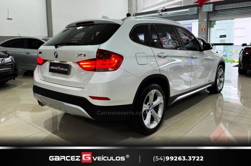BMW X1 2.0 16V TURBO SDRIVE20I SPORT 2013/2014 GARCEZ VEÍCULOS BENTO GONÇALVES / Carros no Vale