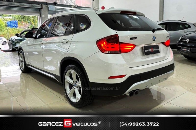 BMW X1 2.0 16V TURBO SDRIVE20I SPORT 2013/2014 GARCEZ VEÍCULOS BENTO GONÇALVES / Carros no Vale