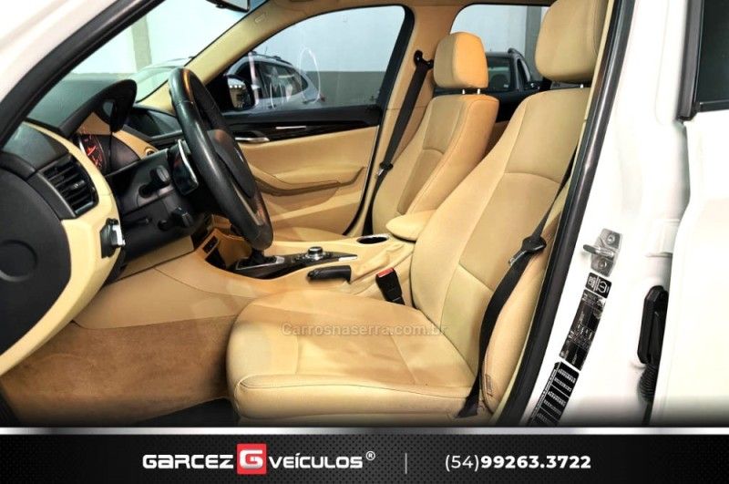 BMW X1 2.0 16V TURBO SDRIVE20I SPORT 2013/2014 GARCEZ VEÍCULOS BENTO GONÇALVES / Carros no Vale