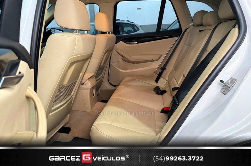 BMW X1 2.0 16V TURBO SDRIVE20I SPORT 2013/2014 GARCEZ VEÍCULOS BENTO GONÇALVES / Carros no Vale