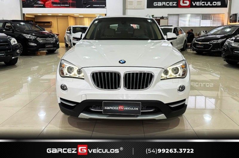 BMW X1 2.0 16V TURBO SDRIVE20I SPORT 2013/2014 GARCEZ VEÍCULOS BENTO GONÇALVES / Carros no Vale