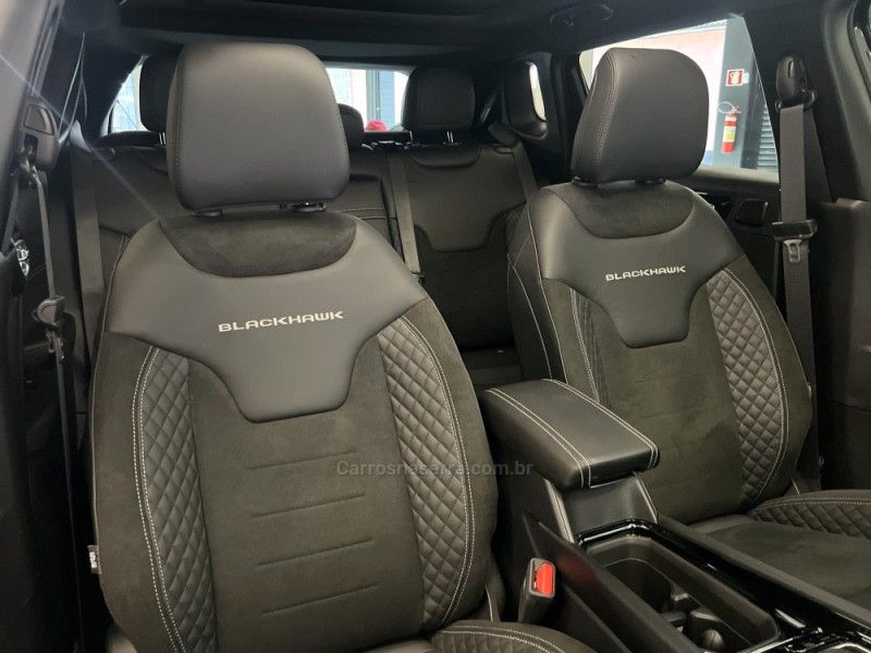 JEEP COMPASS 2.0 HURRICANE BLACKHAWK 4X4 TURBO 2024/2025 ÓTIMA CAR FLORES DA CUNHA / Carros no Vale