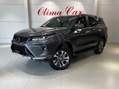 TOYOTA HILUX SW4 2.8 4X4 SRX PLATINUM TURBO 2024/2025 ÓTIMA CAR FLORES DA CUNHA / Carros no Vale