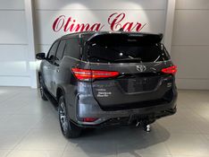 TOYOTA HILUX SW4 2.8 4X4 SRX PLATINUM TURBO 2024/2025 ÓTIMA CAR FLORES DA CUNHA / Carros no Vale