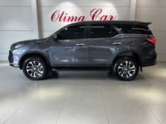 TOYOTA HILUX SW4 2.8 4X4 SRX PLATINUM TURBO 2024/2025 ÓTIMA CAR FLORES DA CUNHA / Carros no Vale