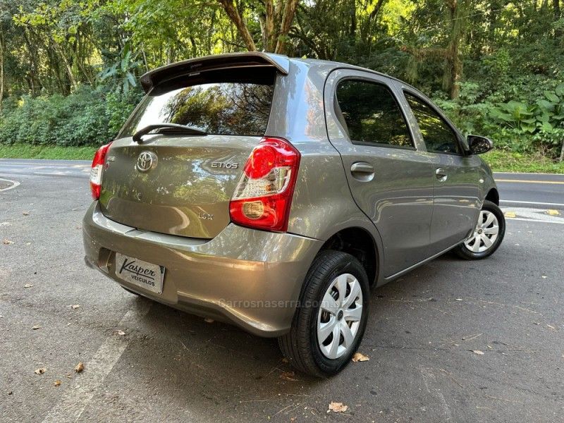 TOYOTA ETIOS 1.3 X 16V 2017/2018 KASPER VEÍCULOS DOIS IRMÃOS / Carros no Vale