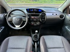TOYOTA ETIOS 1.3 X 16V 2017/2018 KASPER VEÍCULOS DOIS IRMÃOS / Carros no Vale