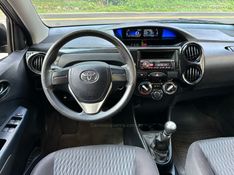 TOYOTA ETIOS 1.3 X 16V 2017/2018 KASPER VEÍCULOS DOIS IRMÃOS / Carros no Vale