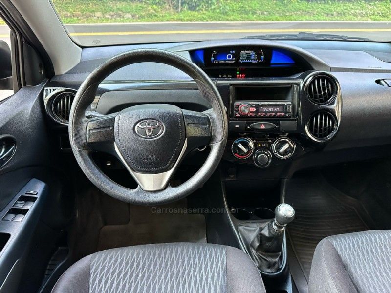 TOYOTA ETIOS 1.3 X 16V 2017/2018 KASPER VEÍCULOS DOIS IRMÃOS / Carros no Vale