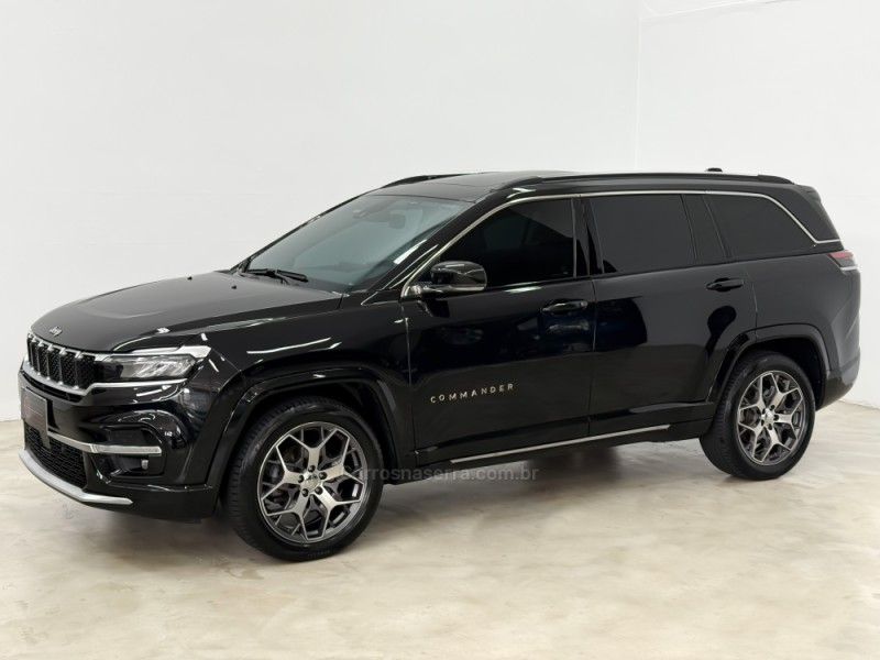 JEEP COMMANDER 1.3 OVERLAND T270 16V 4X2 TURBO 2023/2023 FOCAR VEÍCULOS CAXIAS DO SUL / Carros no Vale