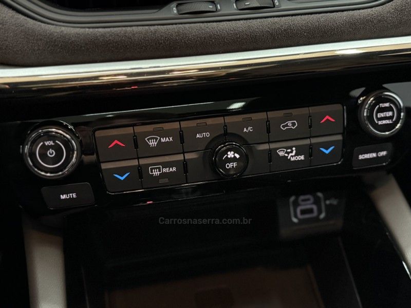 JEEP COMMANDER 1.3 OVERLAND T270 16V 4X2 TURBO 2023/2023 FOCAR VEÍCULOS CAXIAS DO SUL / Carros no Vale