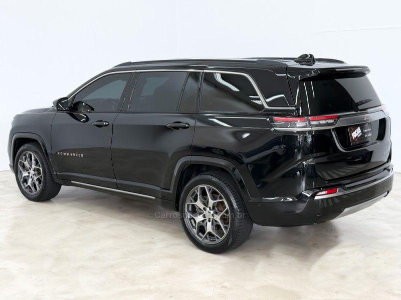 JEEP COMMANDER 1.3 OVERLAND T270 16V 4X2 TURBO 2023/2023 FOCAR VEÍCULOS CAXIAS DO SUL / Carros no Vale