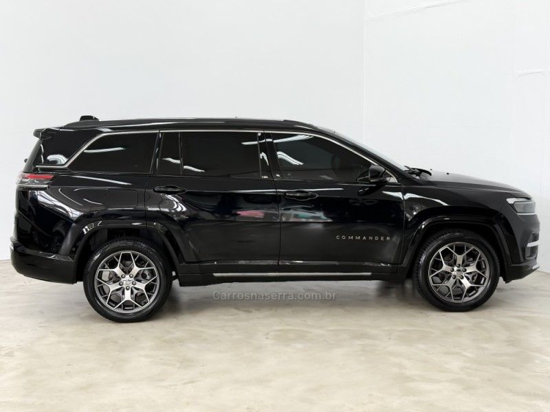 JEEP COMMANDER 1.3 OVERLAND T270 16V 4X2 TURBO 2023/2023 FOCAR VEÍCULOS CAXIAS DO SUL / Carros no Vale