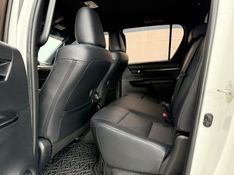 TOYOTA HILUX 2.8 SRX 4X4 CD 16V 2018/2019 FOCAR VEÍCULOS CAXIAS DO SUL / Carros no Vale