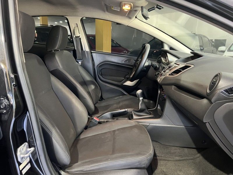 FORD FIESTA 1.6 SE HATCH 16V 2012/2012 PRIME MULTIMARCAS CAXIAS DO SUL / Carros no Vale