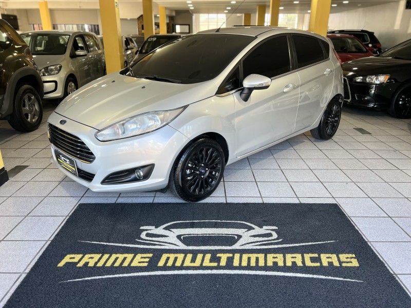 FORD FIESTA 1.6 TITANIUM HATCH 16V 2014/2015 PRIME MULTIMARCAS CAXIAS DO SUL / Carros no Vale