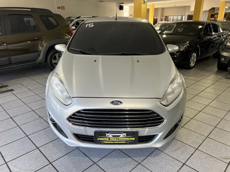 FORD FIESTA 1.6 TITANIUM HATCH 16V 2014/2015 PRIME MULTIMARCAS CAXIAS DO SUL / Carros no Vale