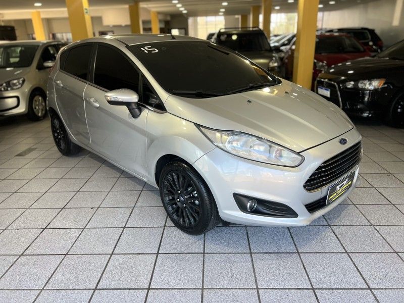 FORD FIESTA 1.6 TITANIUM HATCH 16V 2014/2015 PRIME MULTIMARCAS CAXIAS DO SUL / Carros no Vale