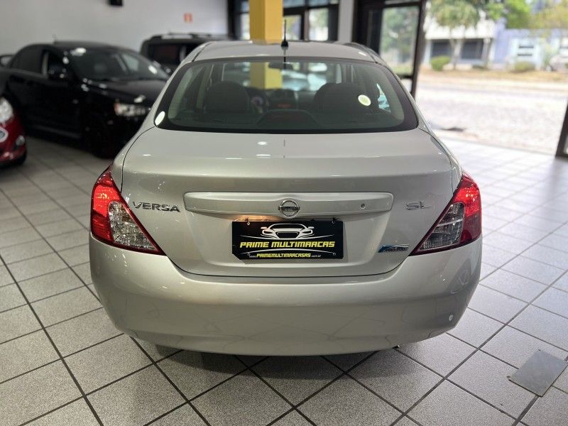 NISSAN VERSA 1.6 16V SL 2013/2013 PRIME MULTIMARCAS CAXIAS DO SUL / Carros no Vale