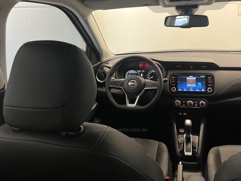 NISSAN KICKS 1.6 ADVANCE 16V 2024/2025 ÓTIMA CAR FLORES DA CUNHA / Carros no Vale