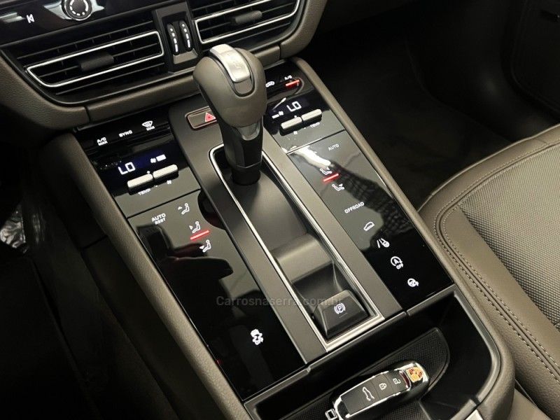 PORSCHE MACAN 2.0 16V 2024/2025 ÓTIMA CAR FLORES DA CUNHA / Carros no Vale
