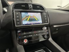 Jaguar F-Pace 2.0 Prestige 180cv 2016/2017 CIRNE AUTOMÓVEIS SANTA MARIA / Carros no Vale