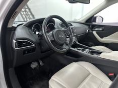 Jaguar F-Pace 2.0 Prestige 180cv 2016/2017 CIRNE AUTOMÓVEIS SANTA MARIA / Carros no Vale