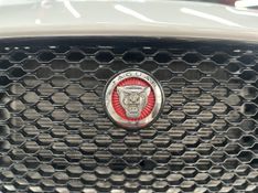 Jaguar F-Pace 2.0 Prestige 180cv 2016/2017 CIRNE AUTOMÓVEIS SANTA MARIA / Carros no Vale