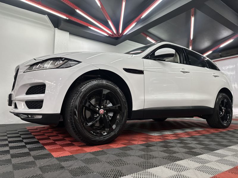 Jaguar F-Pace 2.0 Prestige 180cv 2016/2017 CIRNE AUTOMÓVEIS SANTA MARIA / Carros no Vale