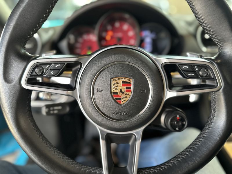 Porsche 718 Cayman 2.0 300cv 2019/2020 CIRNE AUTOMÓVEIS SANTA MARIA / Carros no Vale