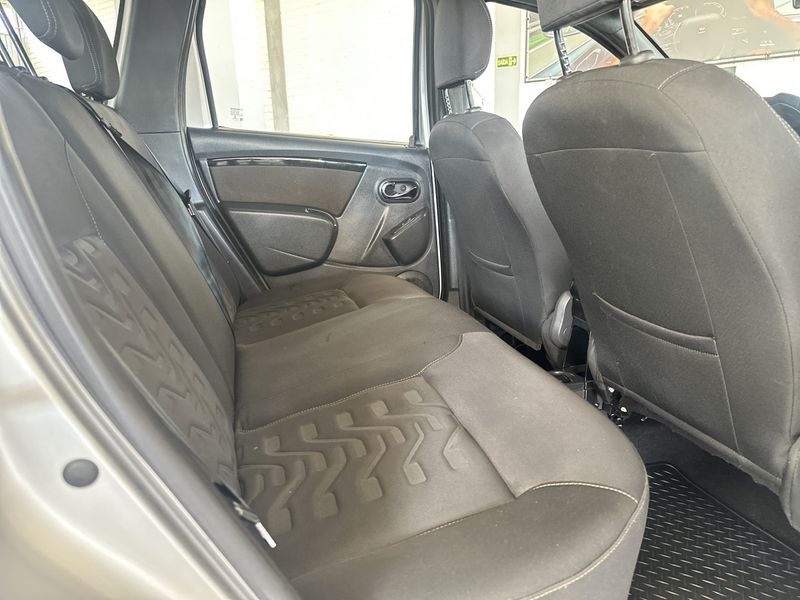 Renault DUSTER Dynamique 2.0 16V 2015/2016 CIRNE AUTOMÓVEIS SANTA MARIA / Carros no Vale