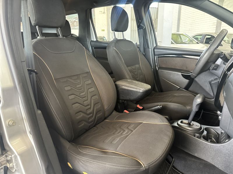 Renault DUSTER Dynamique 2.0 16V 2015/2016 CIRNE AUTOMÓVEIS SANTA MARIA / Carros no Vale