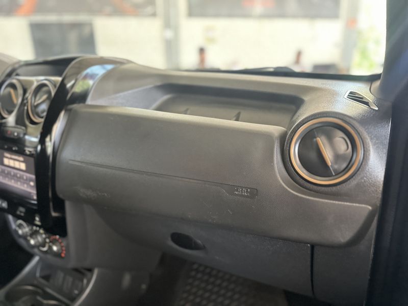 Renault DUSTER Dynamique 2.0 16V 2015/2016 CIRNE AUTOMÓVEIS SANTA MARIA / Carros no Vale