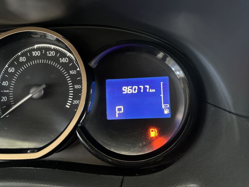 Renault DUSTER Dynamique 2.0 16V 2015/2016 CIRNE AUTOMÓVEIS SANTA MARIA / Carros no Vale