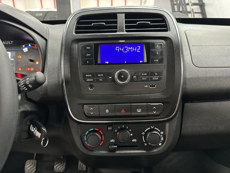 Renault KWID Zen 1.0 12V Mec. 2022/2023 CIRNE AUTOMÓVEIS SANTA MARIA / Carros no Vale