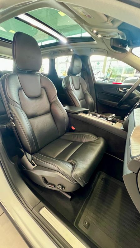 Volvo XC 60 T-8 INSCRIPTION 2.0 (Híbrido) 2019/2020 PC VEÍCULOS SANTA CRUZ DO SUL / Carros no Vale